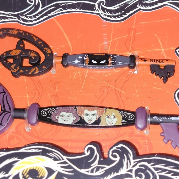Disney Halloween Hocus Pocus Collectible Key Set New with Box - Picture 4 of 4